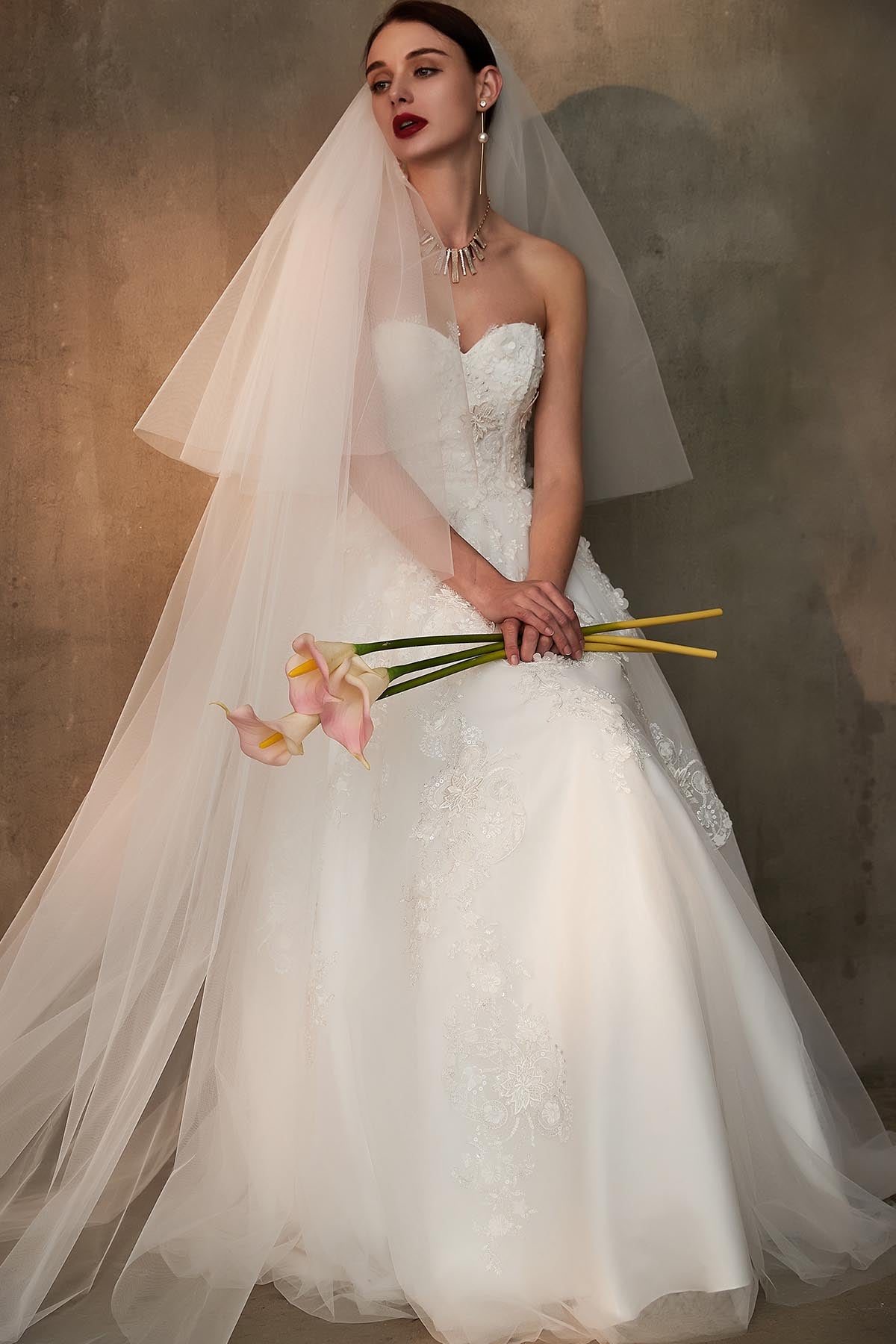 A-line Sweetheart Sleeveless Full Length Lace Wedding Dresses