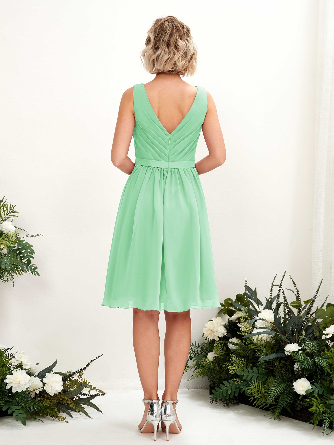 Mint Green Bridesmaid Dresses Bridesmaid Dress Chiffon V-neck Knee Length Sleeveless Wedding Party Dress (81224822)#color_mint-green