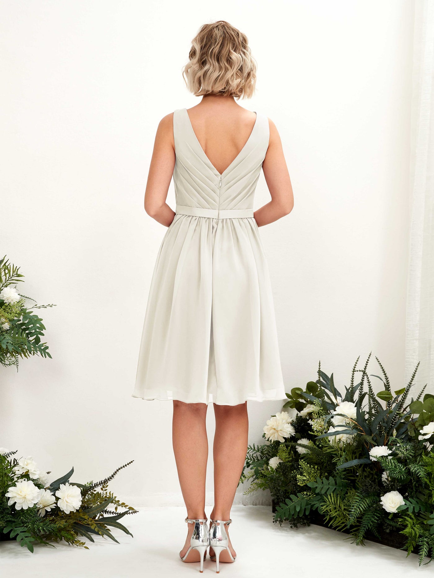 Ivory Bridesmaid Dresses Bridesmaid Dress Chiffon V-neck Knee Length Sleeveless Wedding Party Dress (81224826)#color_ivory